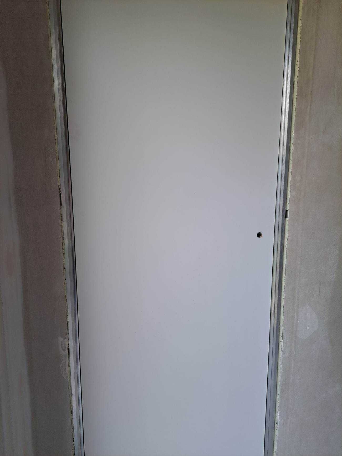 Drzwi z ościeżnicą PORTA HIDE L70