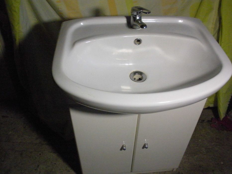 Umywalka + szafka łazienkowa