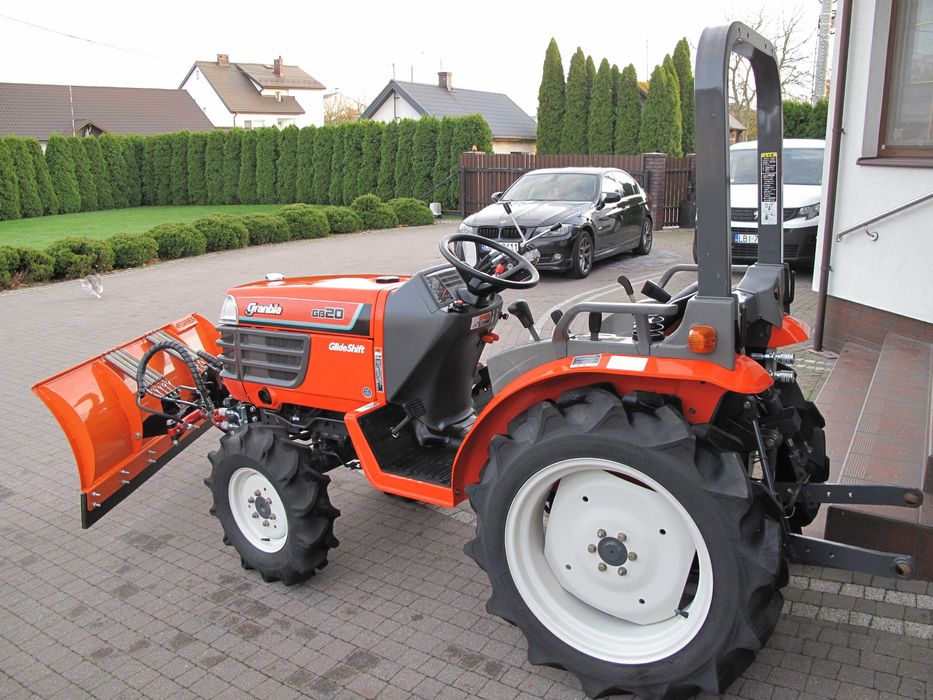 Mini Traktorek Kubota GB20 4X4 20KM Wspomaganie Mały Ogrodniczy