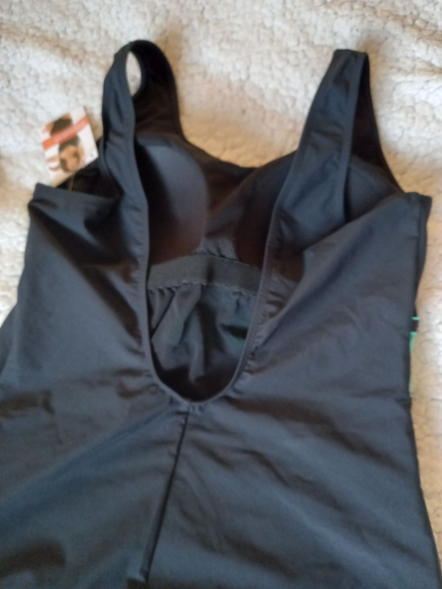 Sukienka kąpielowa shape, lekki stopień modelowania sylwetki czarny