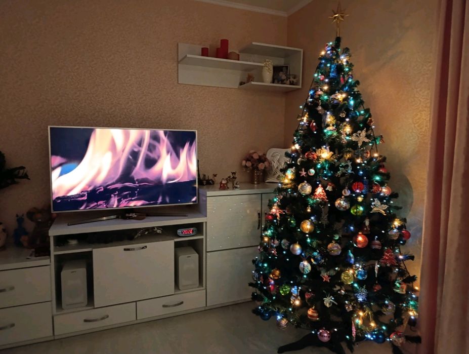 Ялинка штучна,2м 10см,голки 4см