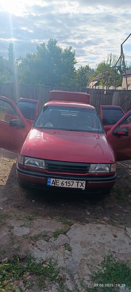 Опель Вектра А 1.6
