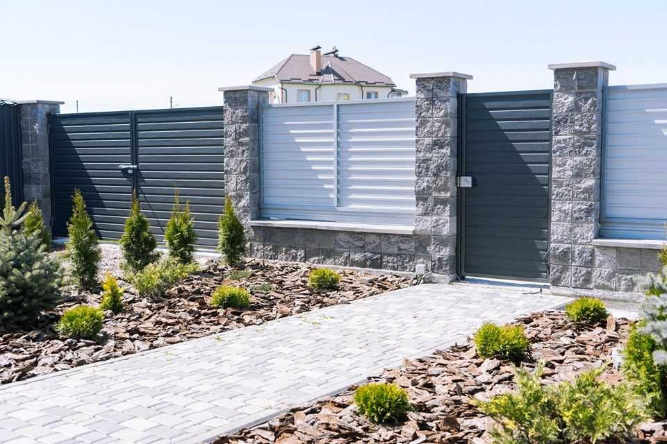 Металева огорожа. Паркан жалюзі. Паркани металеві.