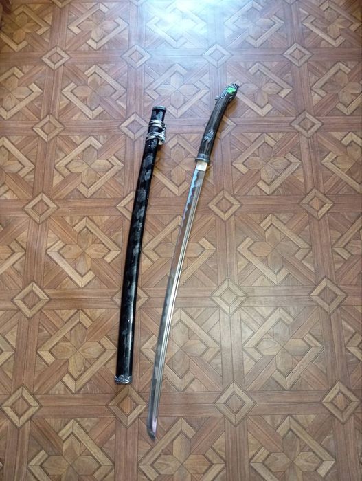 Самурайские мечи катана для колекции и планировки.