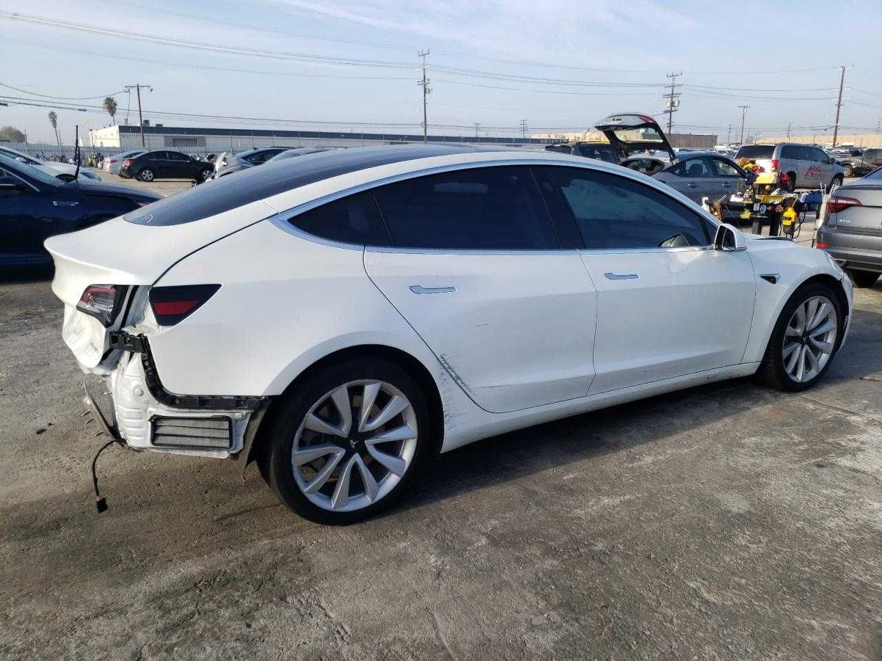 Tesla model 3 2019 крыло