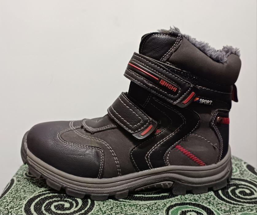 Зимові черевики на хлопчика