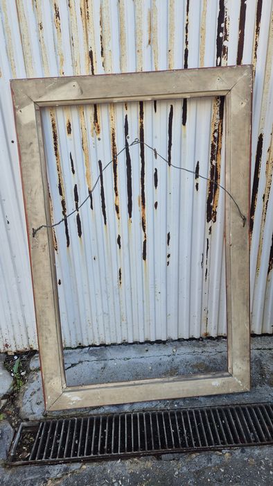 Molduras grandes em madeira