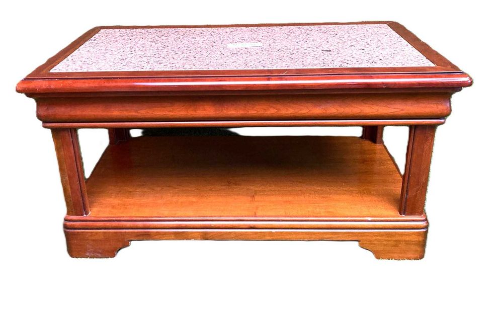Mesa de centro com duas gavetas tamo em pedra