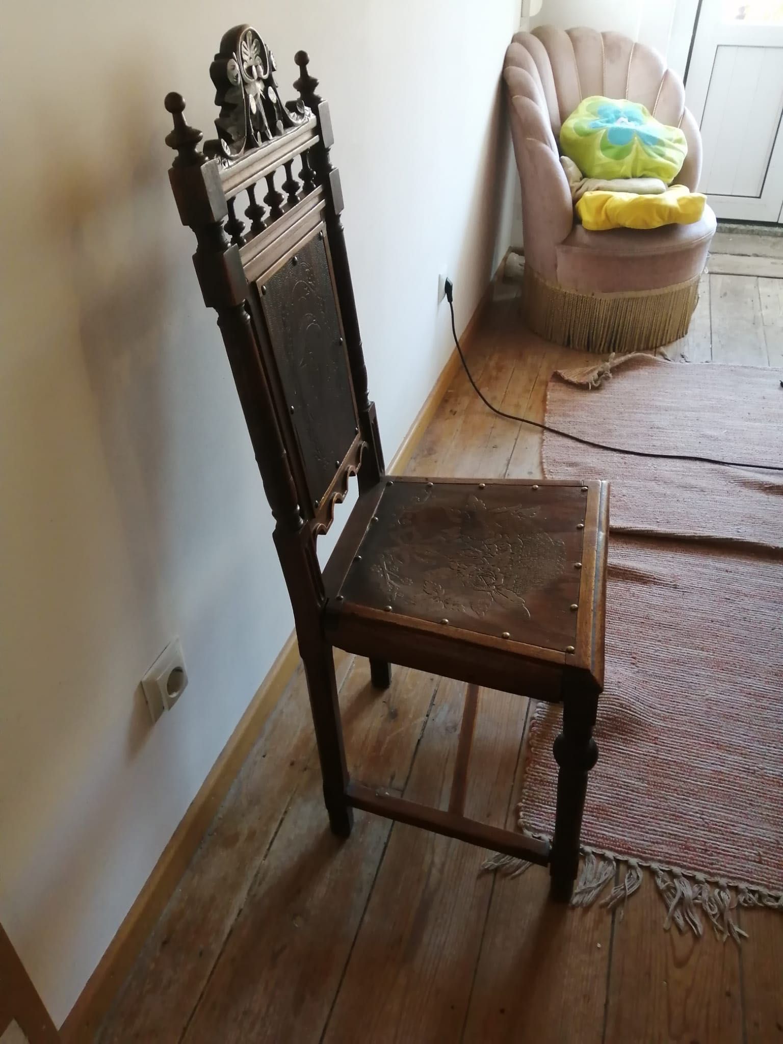 Cadeira de sala de jantar antiga