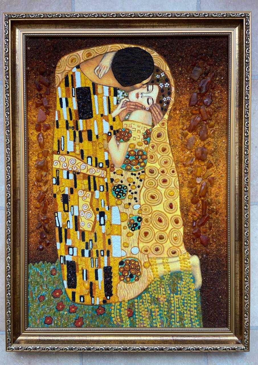 Obraz "Pocałunek" Gustava Klimta wykonany z bursztynu