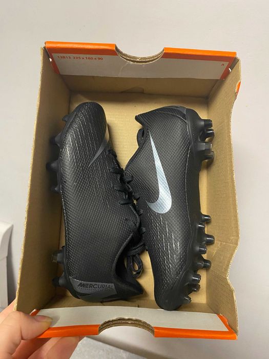 Nike korki dziecięce buty piłkarskie do nogi R. 28,5 - 18 cm wkładka