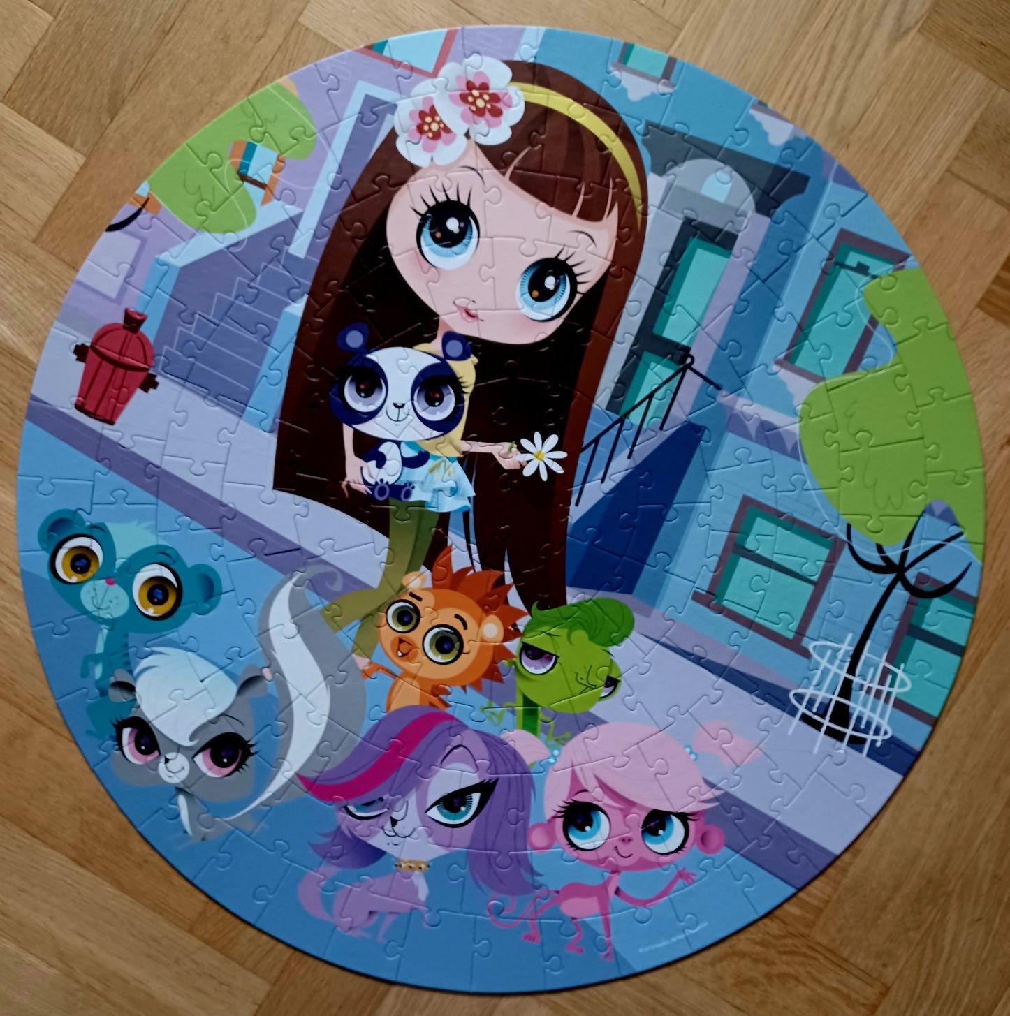 Trefl, puzzle, Littlest Pet Shop, okrągłe Spacer po mieście, 150 el.
T