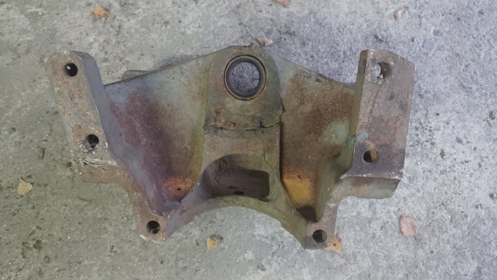 Wspornik osi przedniej Massey Ferguson 255