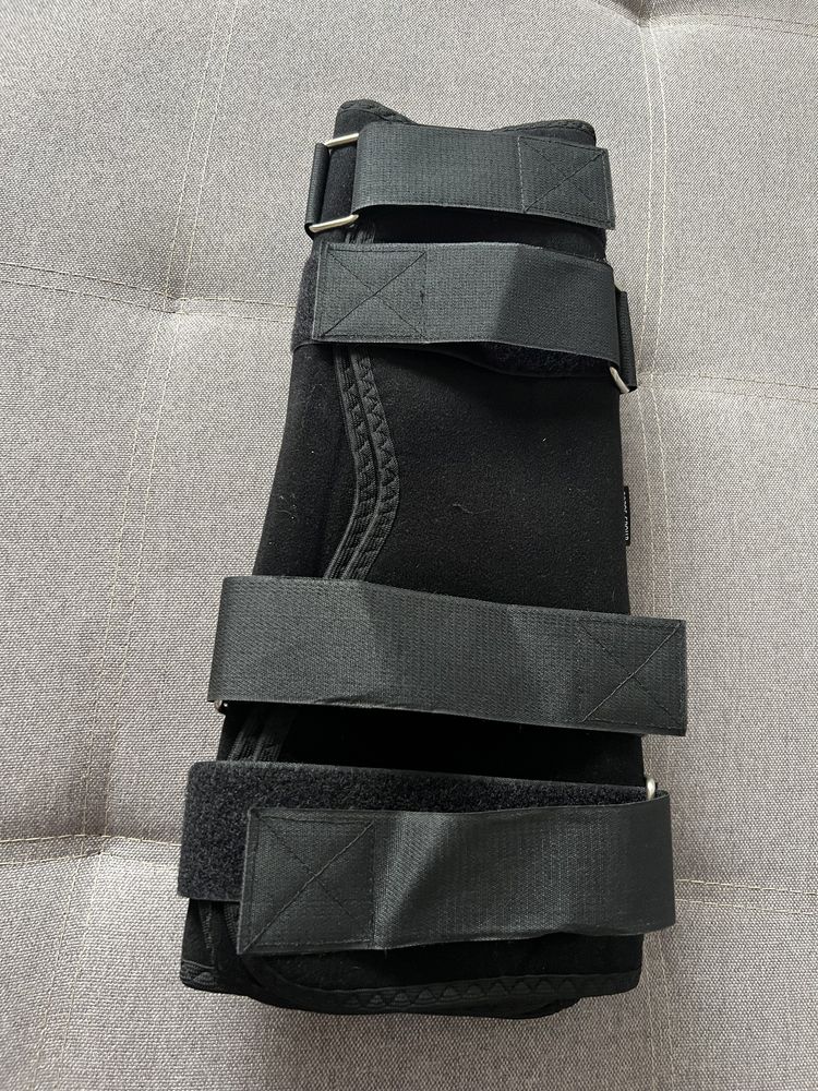 Бандаж для колінного суглобу