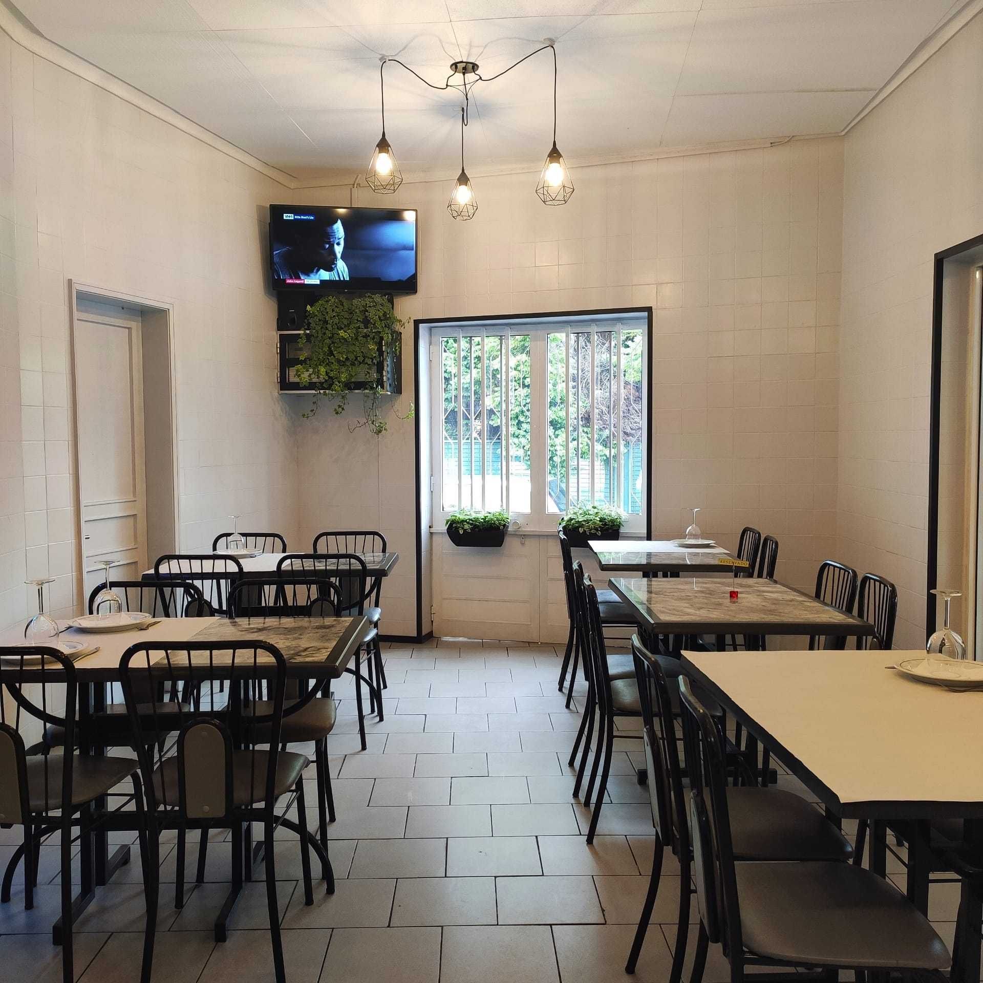 Café / Restaurante / Churrasqueira em Valadares