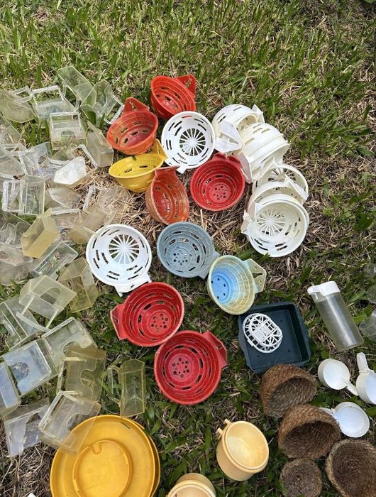 Comedouros, Ninhos, Poleiros e Bebedouros