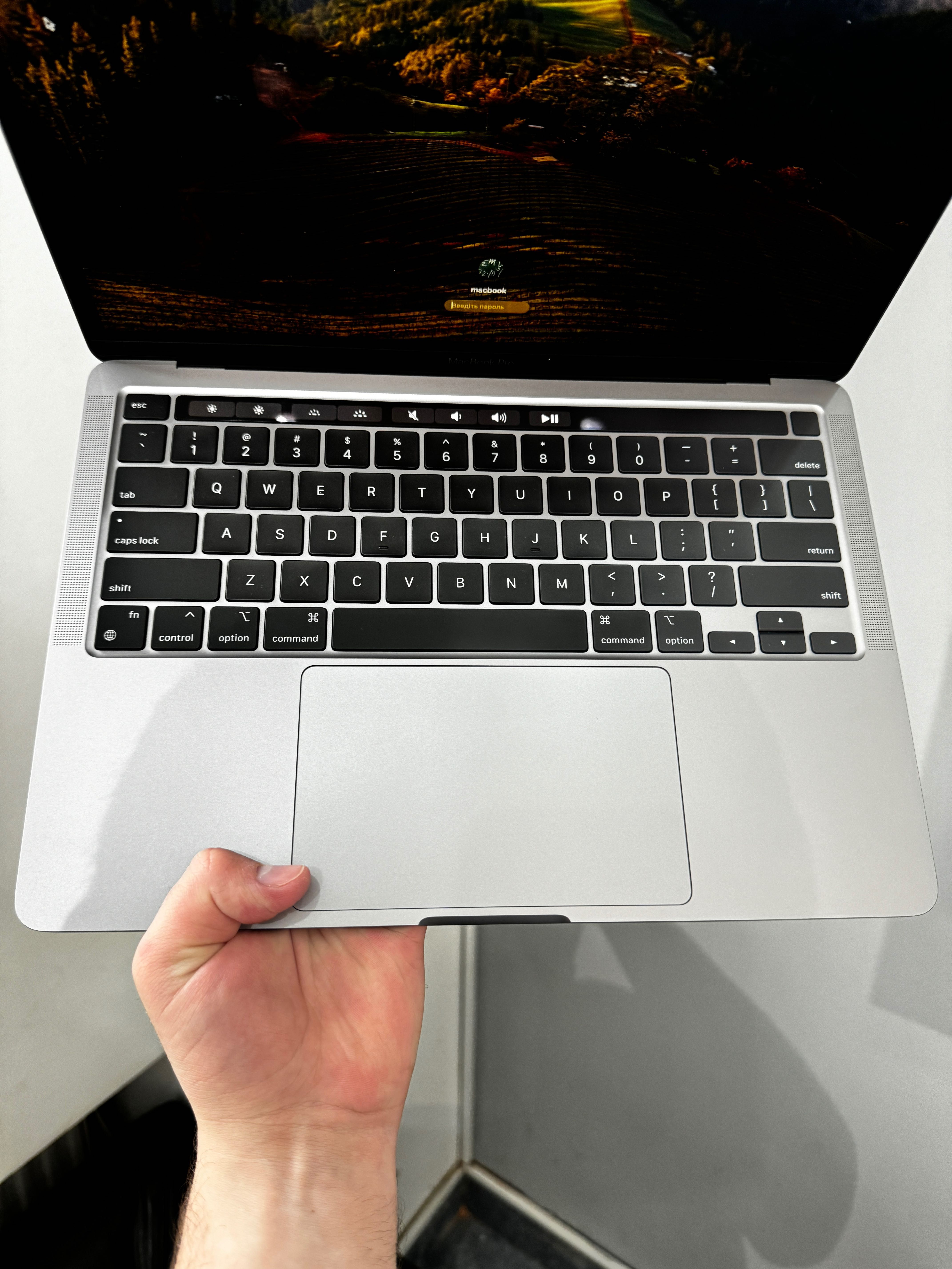 Open Box Macbook Pro 2022 13'' M2 8/256GB Магазин iStory