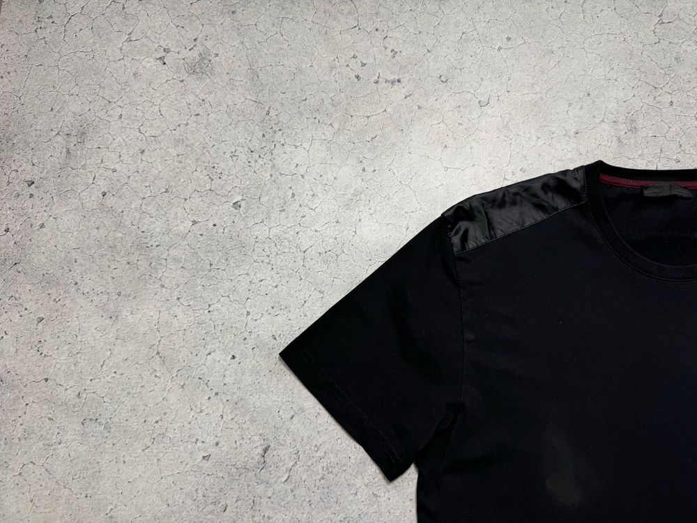 Мужская Футболка Prada Red Tab Черная Размер L-XL