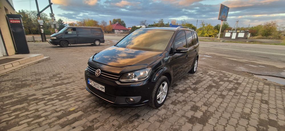 VW Touran 2011 год