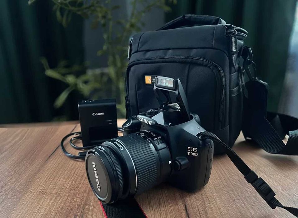 Дзеркальний фотоапарат Canon Eos 1100D з об'єктивом, сумкою. Як новий