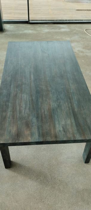 Mesa de madeira maciça