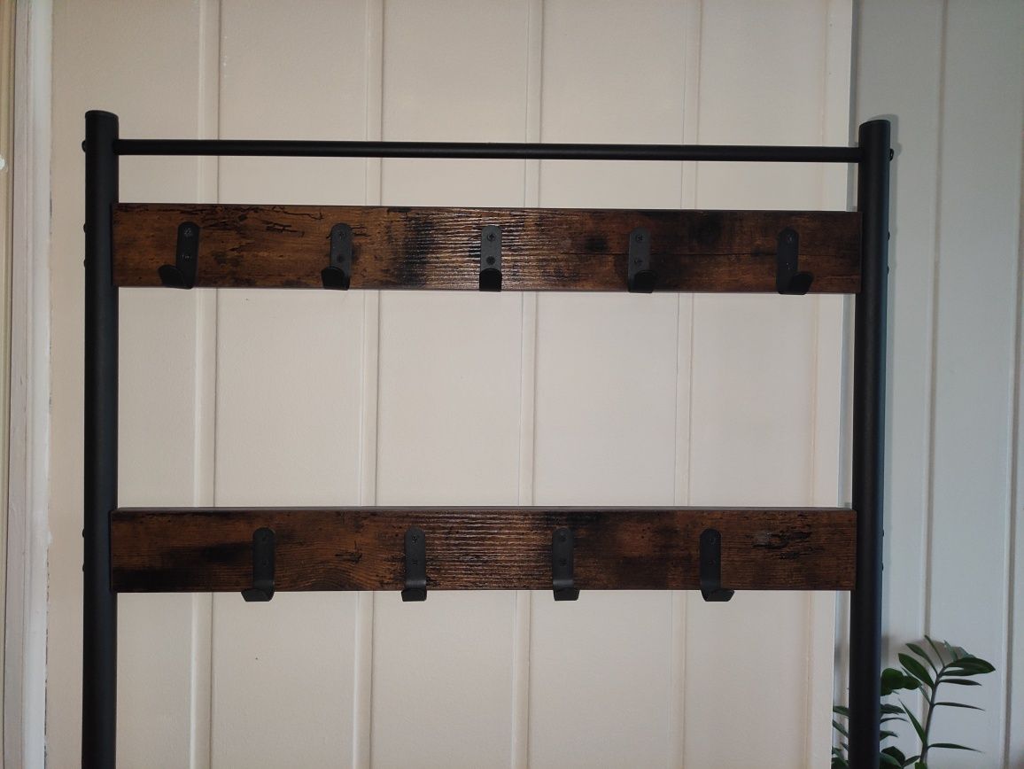 Wieszak stojacy w stylu loft