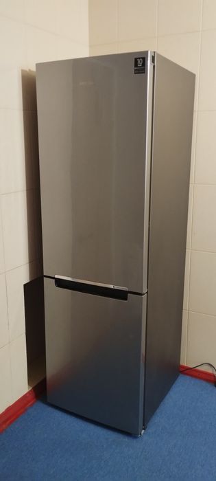Холодильник SAMSUNG