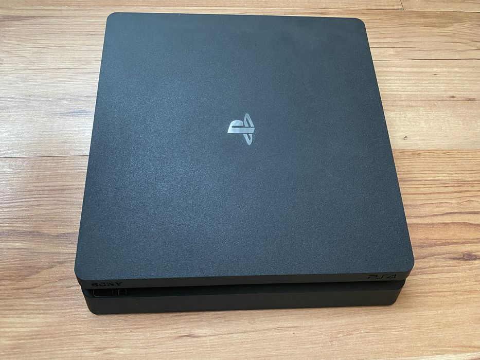 PlayStation 4 Slim 1TB +2 DualShock