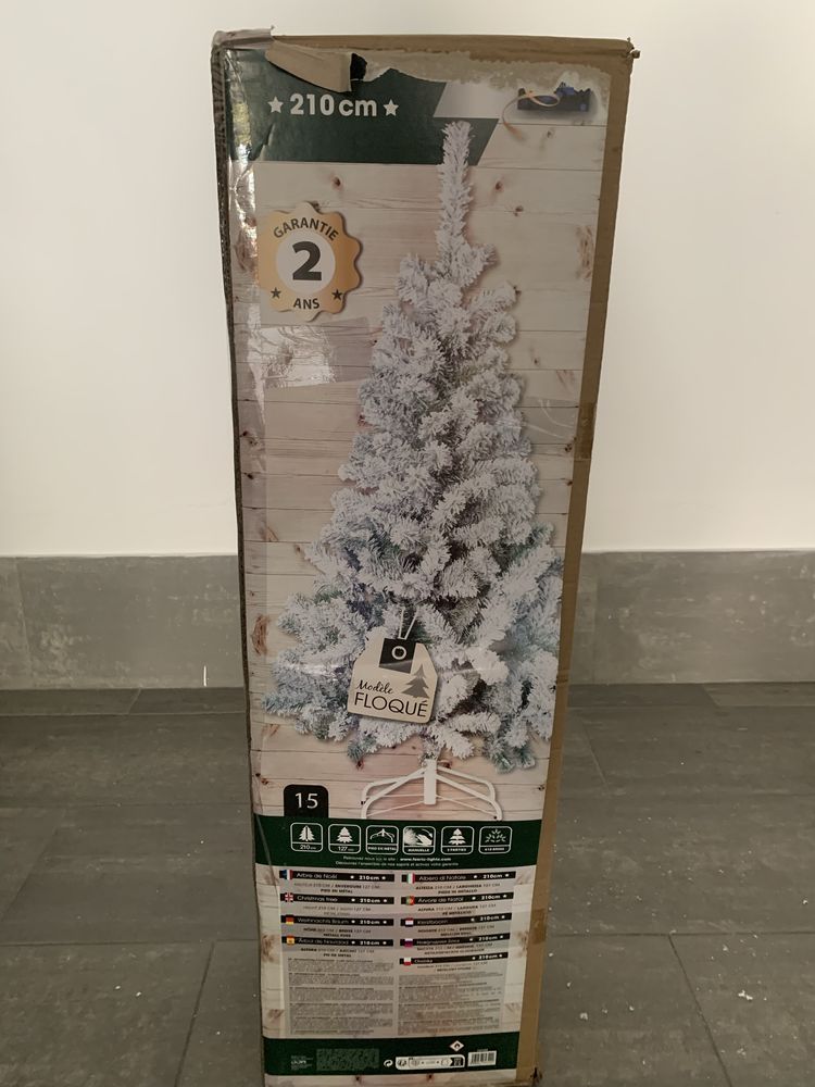 Árvore de Natal Grande 2,10m – Só 30€!