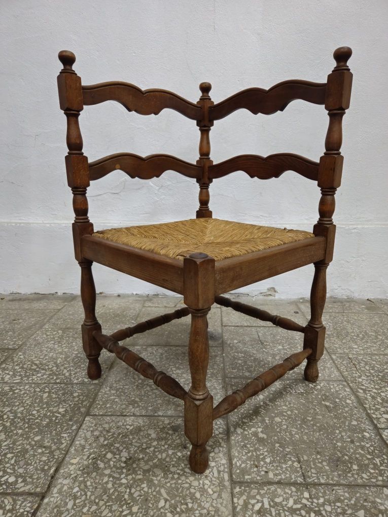 Stylowe krzesełko narożne rustykalne /