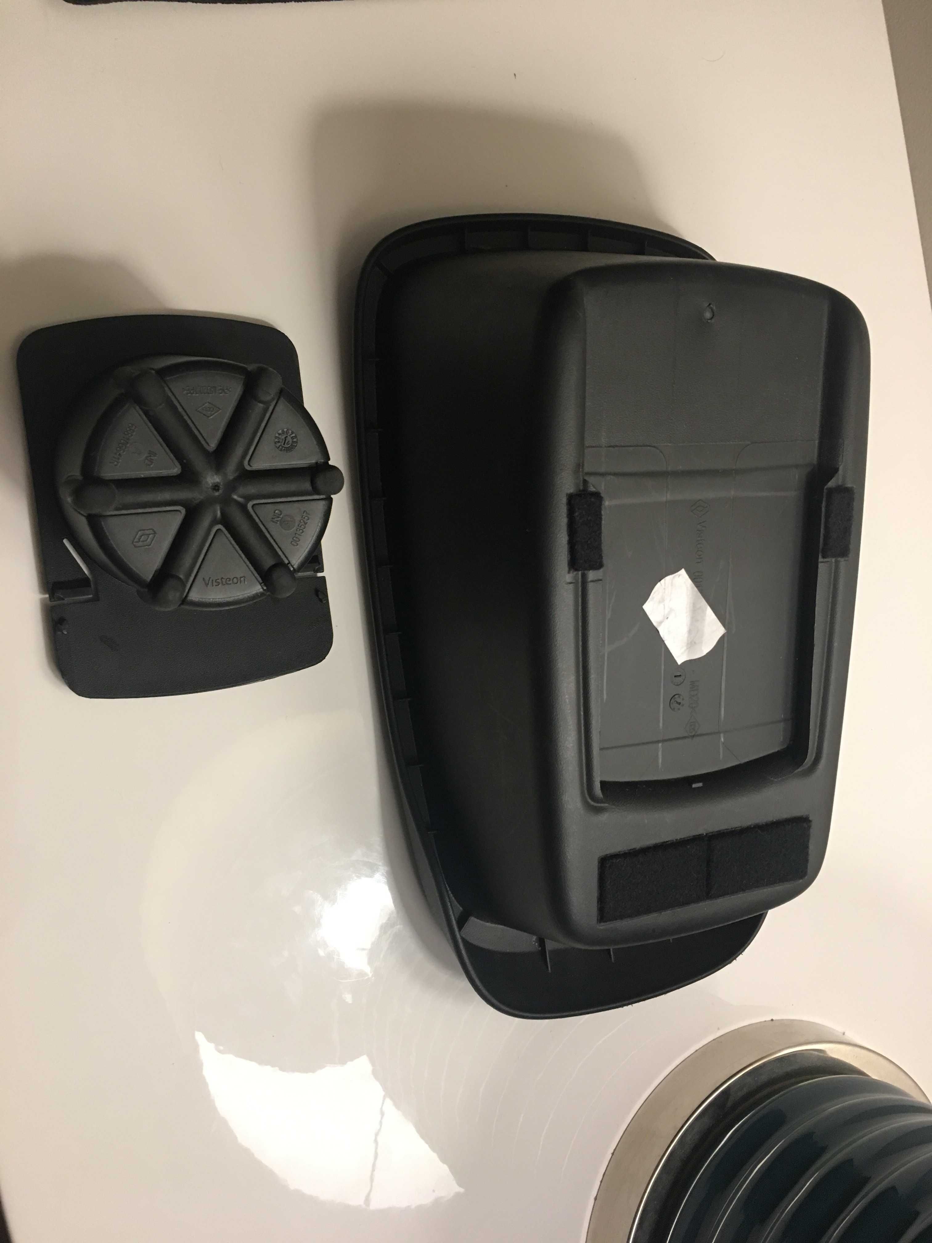 Renault Captur - Consola para arrumação entre os bancos da frente.