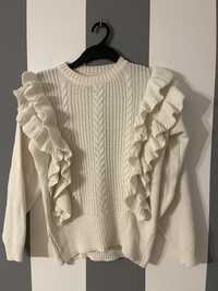 Elegancki sweterek z falbankami bialy