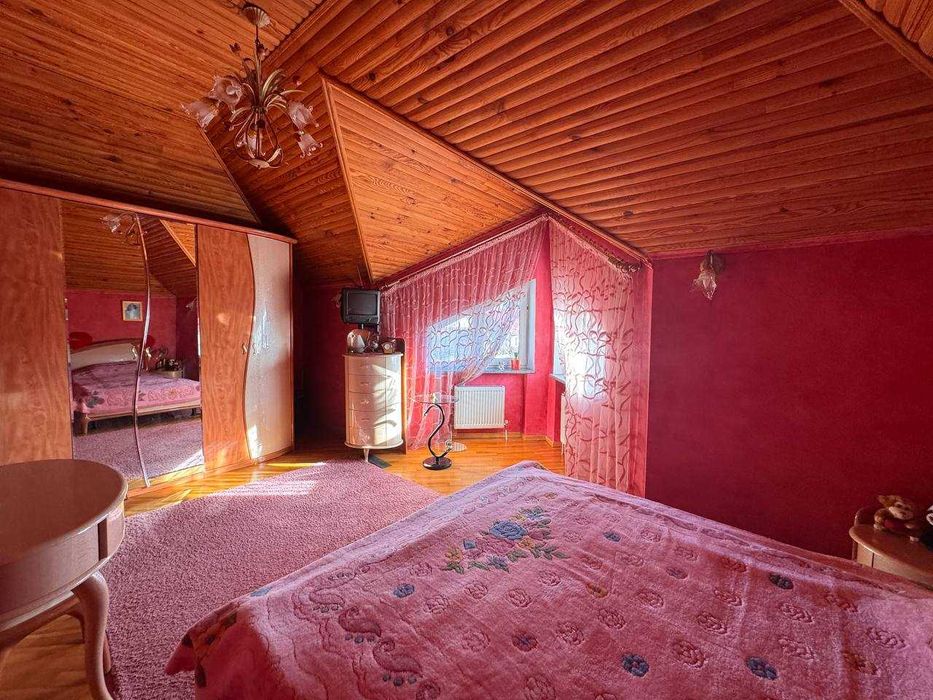 Продаж будинку з басейном. Без %
с.Чайки 
5 км до метро Житомирська