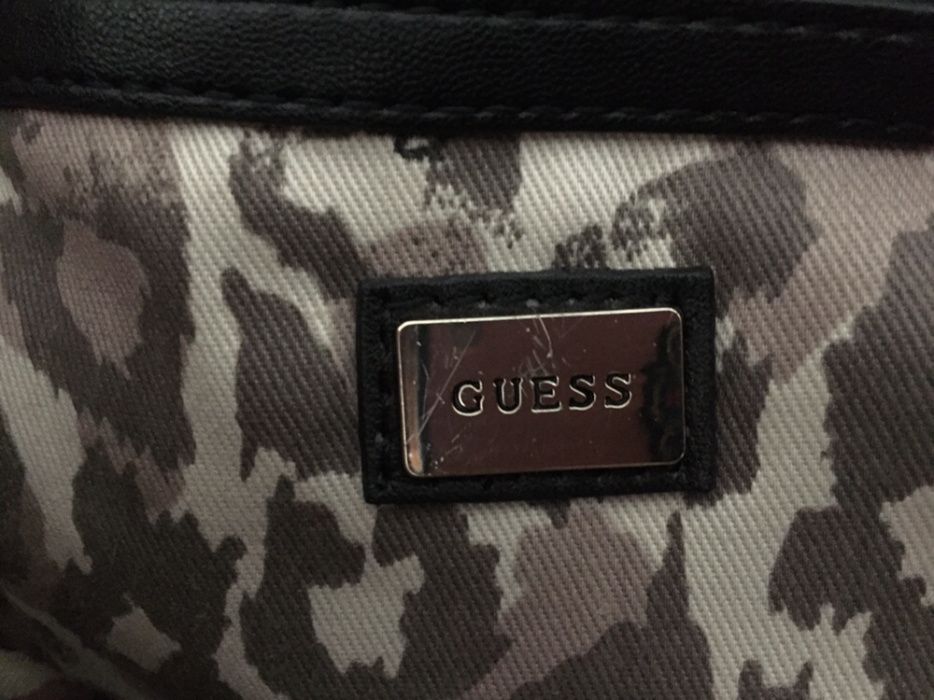 Carteira de senhora Guess