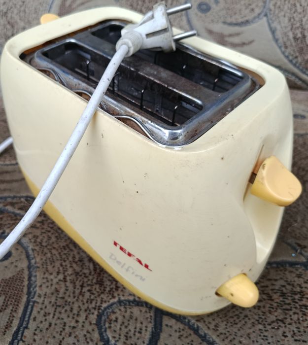 Тостер Tefal під незначний ремонт