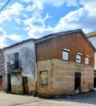 Vende-se CASA RÚSTICA em Algodres junto à igreja