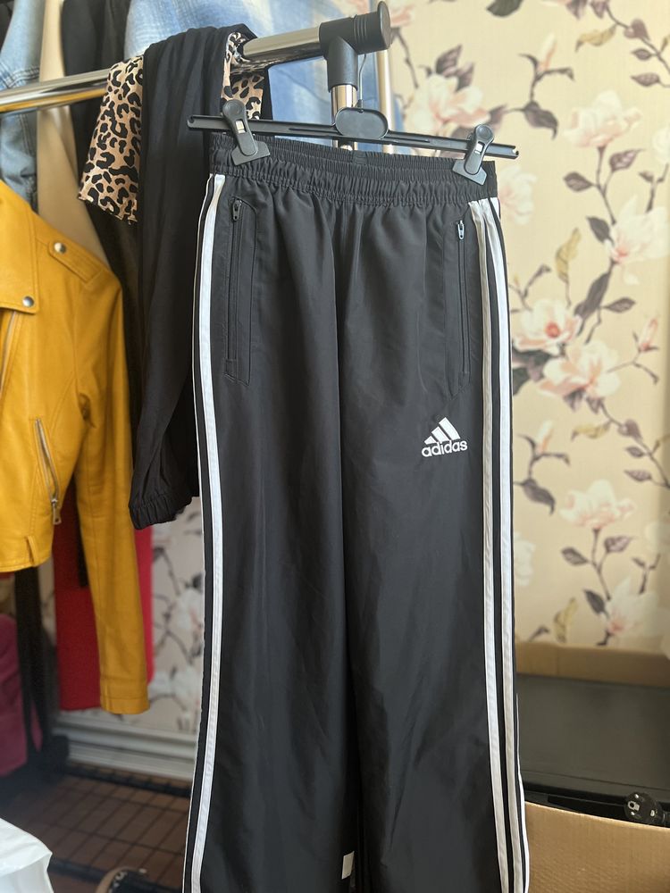 Продам  спортивные штаны Adidas