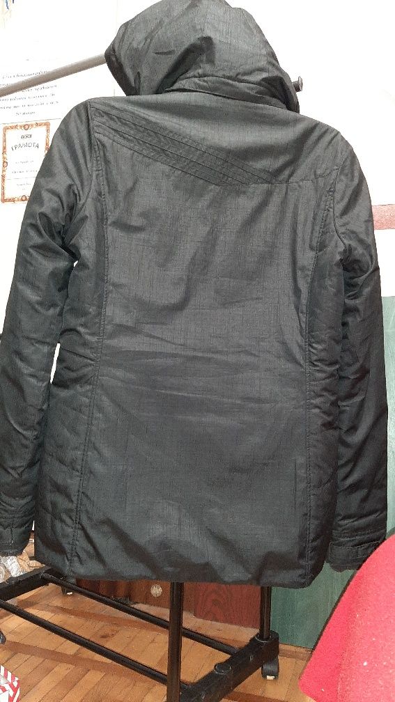 Куртка жіноча Adidas розмір М