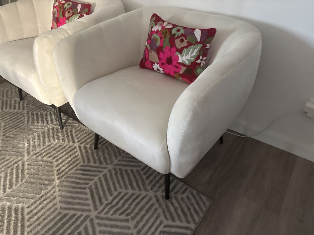 Conjunto 2 maples bege em otimo estado