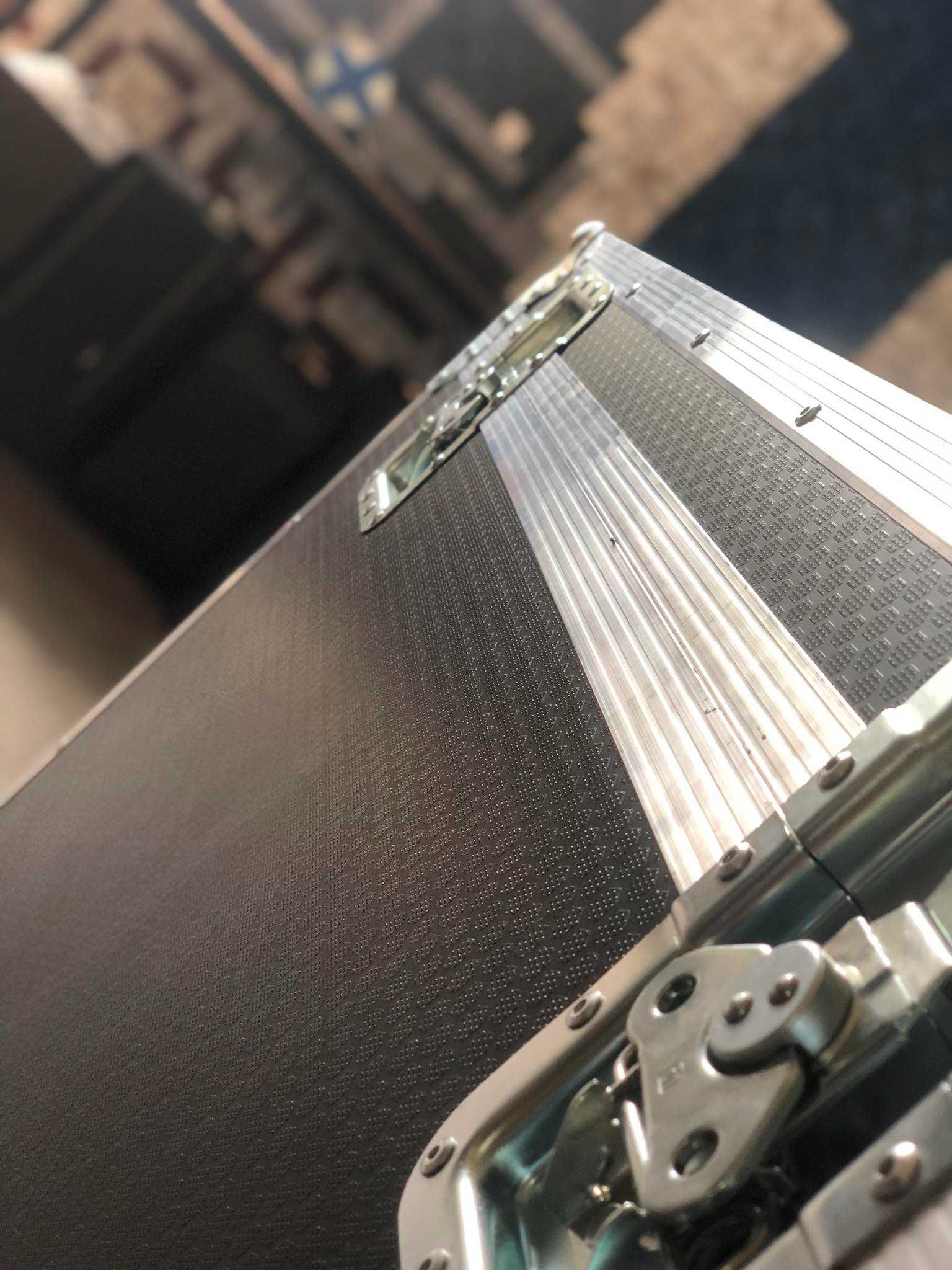 flightcase (97x97x67cm)