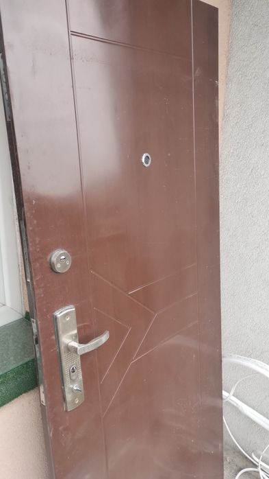 Dzwi wejściowe używane