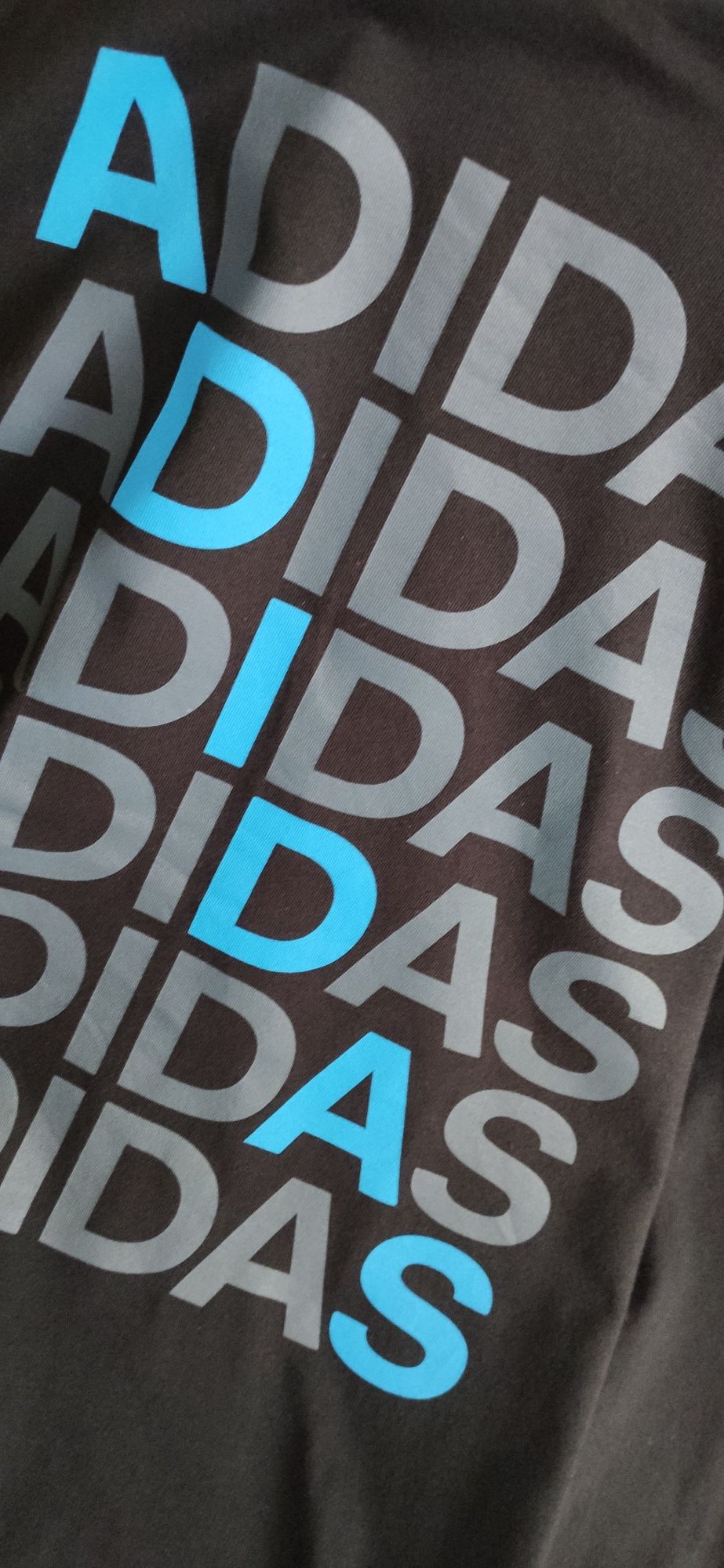 Koszulka t-shirt męski firmy Adidas czarny z logiem napisów adidas