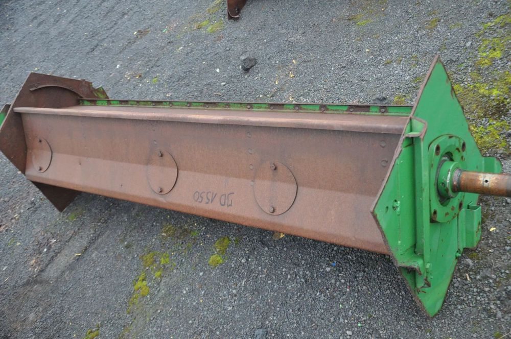 ODRZUTNIK SŁOMY WAŁ JOHN DEERE 1550 WTS