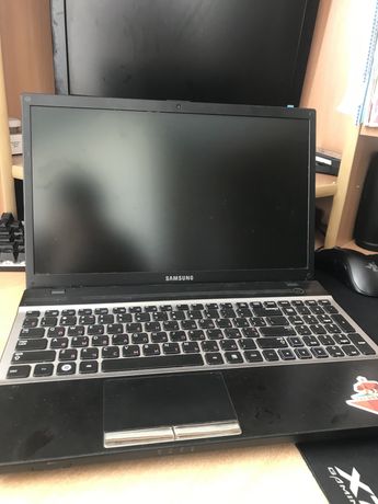 Ноутбук Samsung NP305V5Z-S02UA в хорошому стані