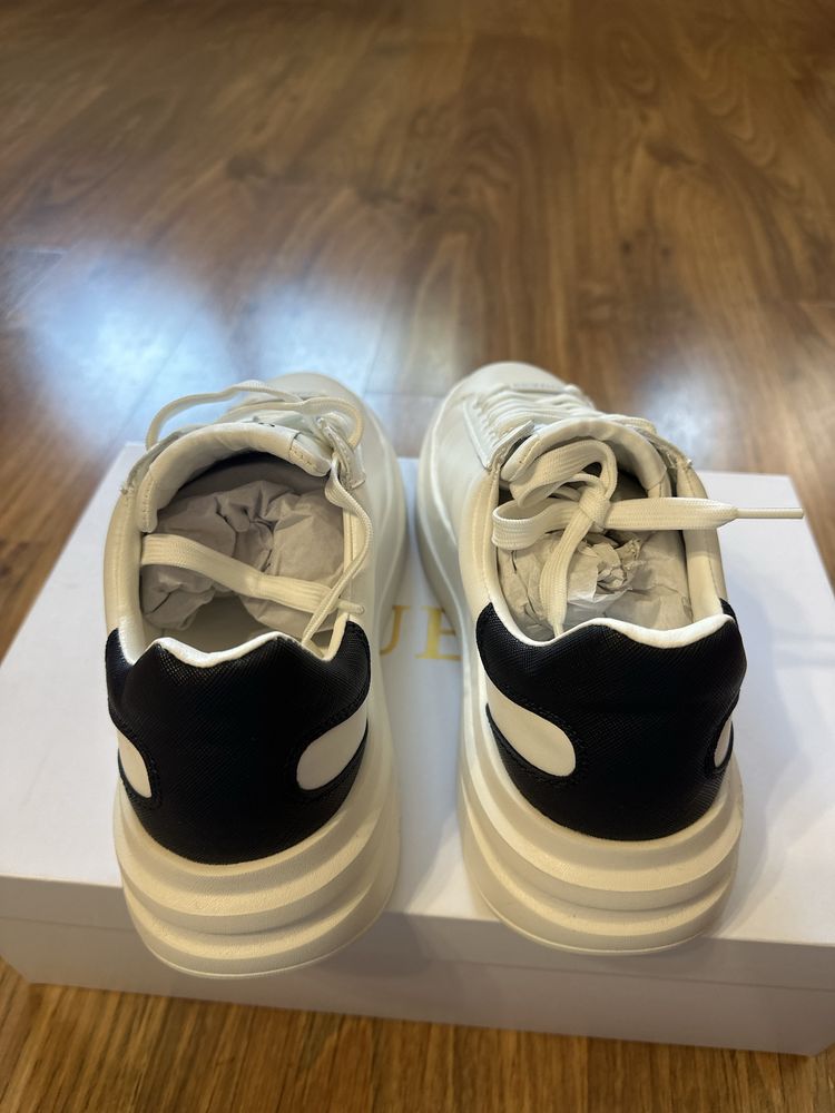 Sneakersy Nowe Guess rozmiar 40