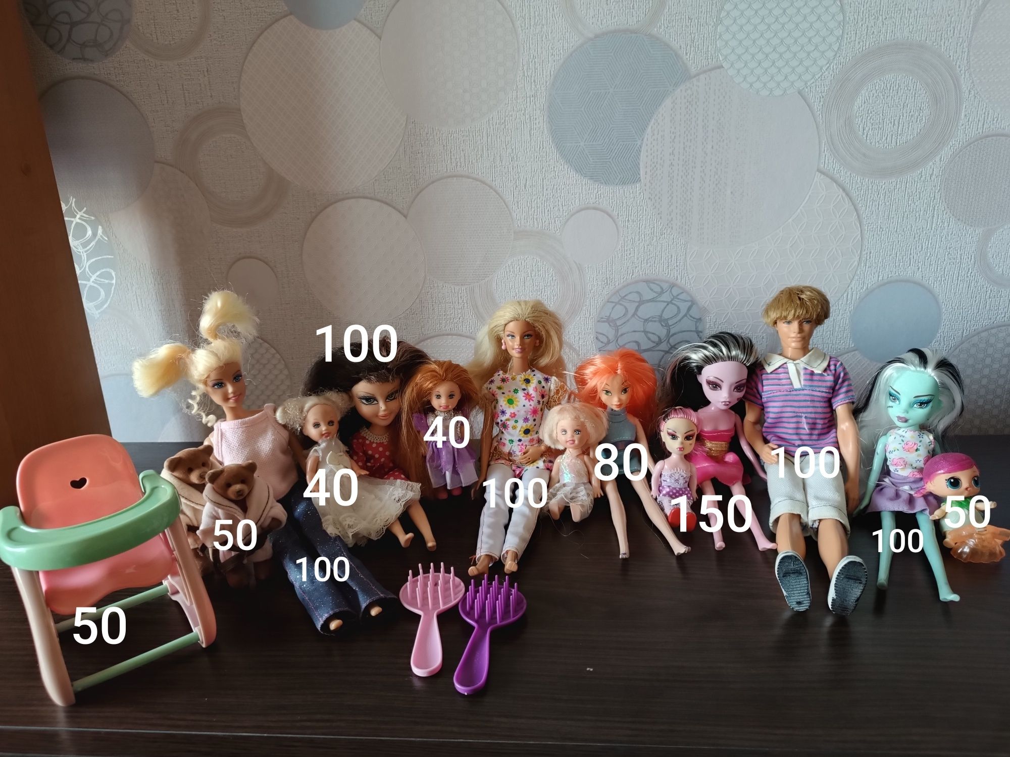 Продам дитячі іграшки, кукли барбі, лол.