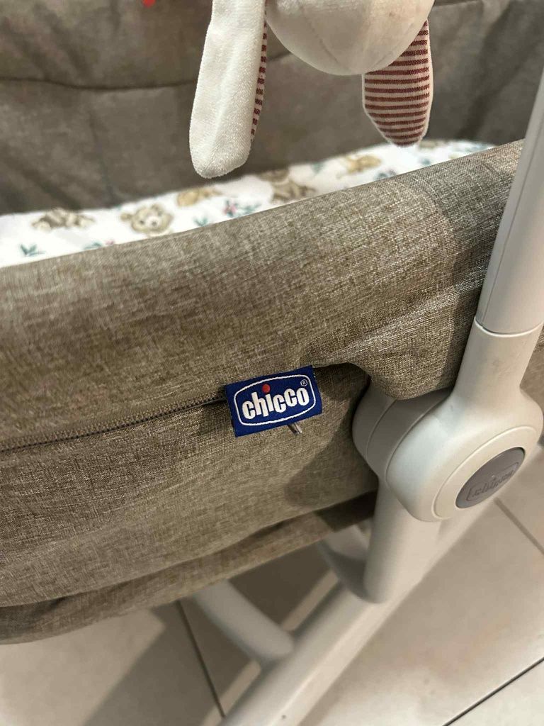 Łóżeczko, dostawka do łóżka Chicco baby hug 4 w 1 + materac i gratisy
