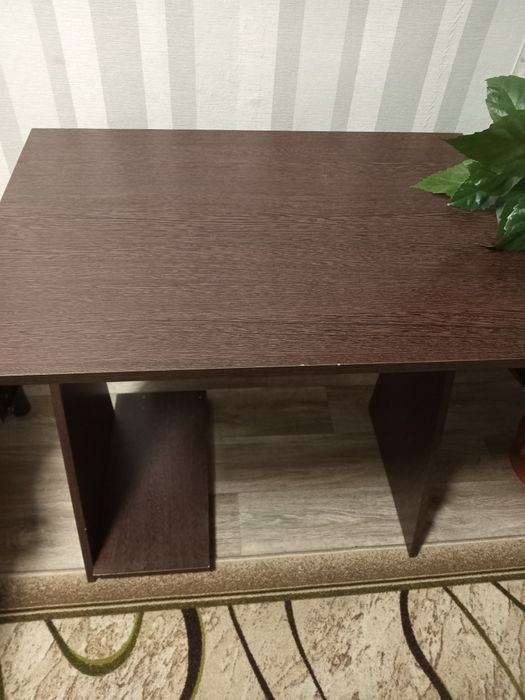 Продам комп'ютерний стіл