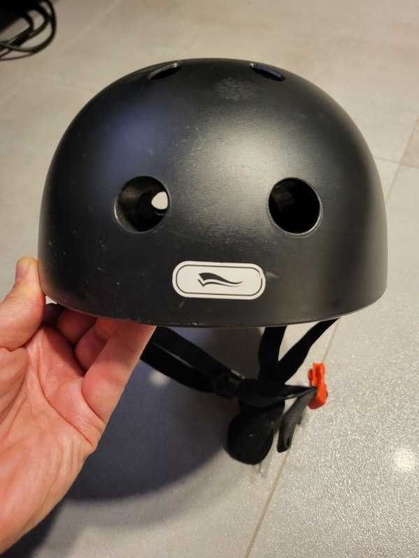 Kask na rower rolki deskorolkę z lampką