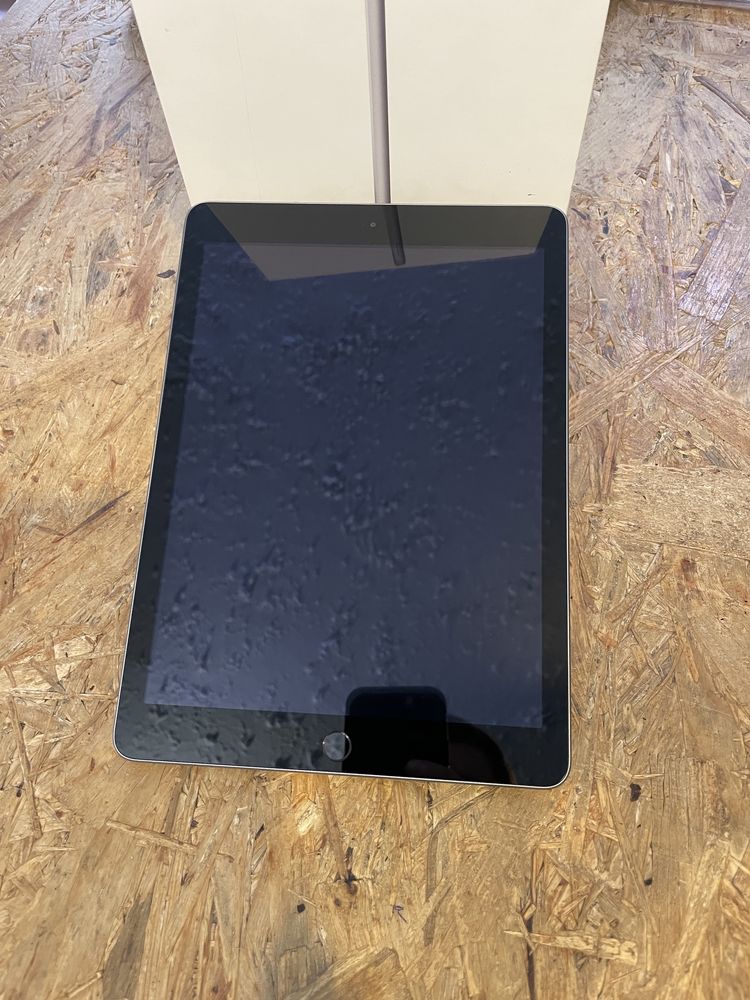 Tablet Apple iPad 9.7 5 Gen. A1822 32GB Black